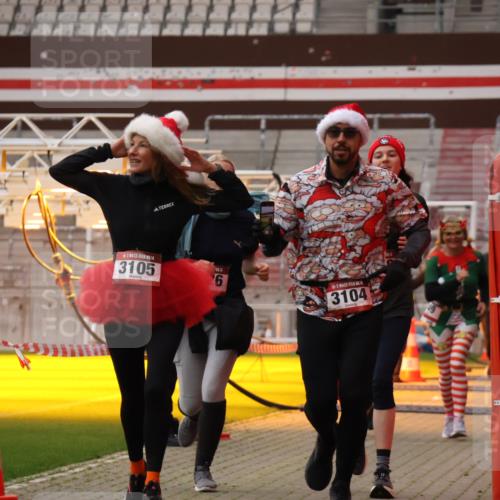 08.12.2024 - St. Pauli X-Mass-Run No. 14 Yannick Fuchs http://msf.ph/oto/7479767 08.12.2024 10:02:47 Ziel 187, 345, 349, 604, 609, 1018, 1275, 2211, 2334, 2371, 2426, 2898, 3104, 3105 meine-sportfotos.de