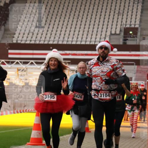 08.12.2024 - St. Pauli X-Mass-Run No. 14 Yannick Fuchs http://msf.ph/oto/7479784 08.12.2024 10:02:49 Ziel 187, 345, 349, 604, 609, 613, 1018, 1275, 2211, 2334, 2371, 2426, 2898, 3104, 3105 meine-sportfotos.de