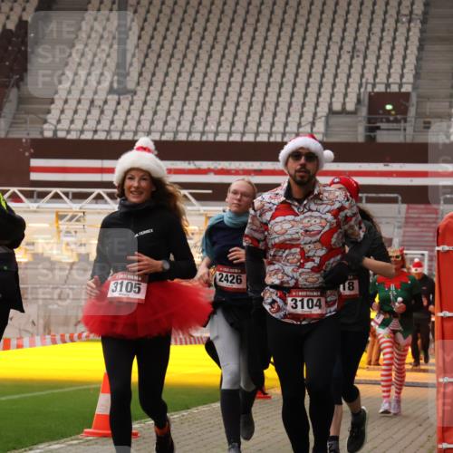 08.12.2024 - St. Pauli X-Mass-Run No. 14 Yannick Fuchs http://msf.ph/oto/7479793 08.12.2024 10:02:49 Ziel 187, 345, 349, 604, 609, 613, 1018, 1275, 2211, 2334, 2371, 2426, 2898, 3104, 3105 meine-sportfotos.de