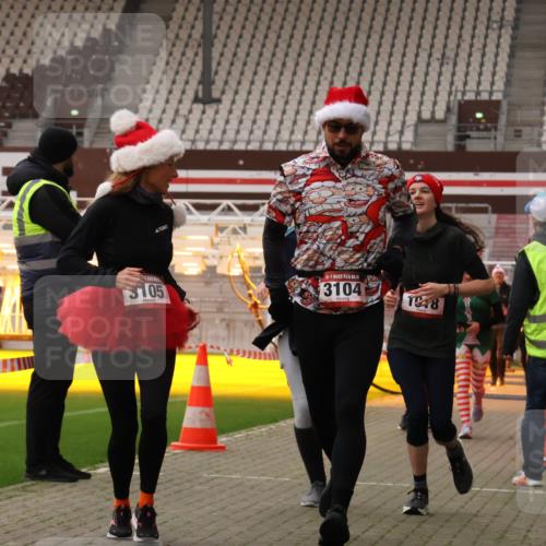 08.12.2024 - St. Pauli X-Mass-Run No. 14 Yannick Fuchs http://msf.ph/oto/7479806 08.12.2024 10:02:50 Ziel 187, 345, 349, 604, 609, 613, 630, 1018, 1275, 2211, 2334, 2371, 2426, 2898, 3104, 3105 meine-sportfotos.de