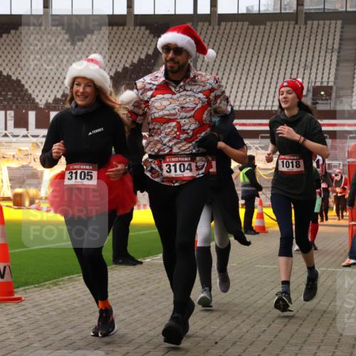 08.12.2024 - St. Pauli X-Mass-Run No. 14 Yannick Fuchs http://msf.ph/oto/7479826 08.12.2024 10:02:51 Ziel 187, 345, 349, 604, 609, 613, 630, 1018, 1275, 2211, 2334, 2371, 2426, 2898, 3104, 3105 meine-sportfotos.de