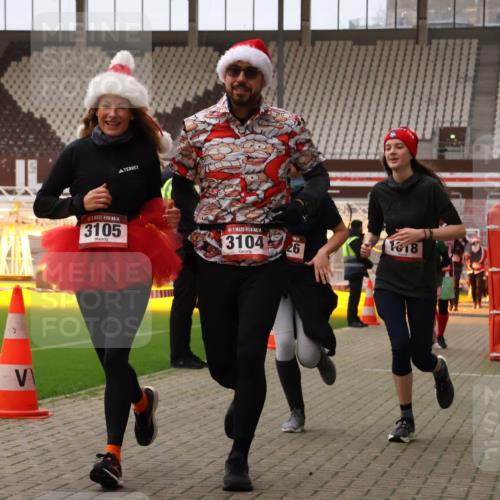 08.12.2024 - St. Pauli X-Mass-Run No. 14 Yannick Fuchs http://msf.ph/oto/7479831 08.12.2024 10:02:51 Ziel 187, 345, 349, 604, 609, 613, 630, 1018, 1275, 2211, 2334, 2371, 2426, 2898, 3104, 3105 meine-sportfotos.de