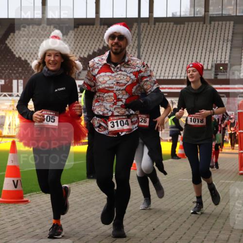 08.12.2024 - St. Pauli X-Mass-Run No. 14 Yannick Fuchs http://msf.ph/oto/7479835 08.12.2024 10:02:51 Ziel 187, 345, 349, 604, 609, 613, 630, 1018, 1275, 2211, 2334, 2371, 2426, 2898, 3104, 3105 meine-sportfotos.de