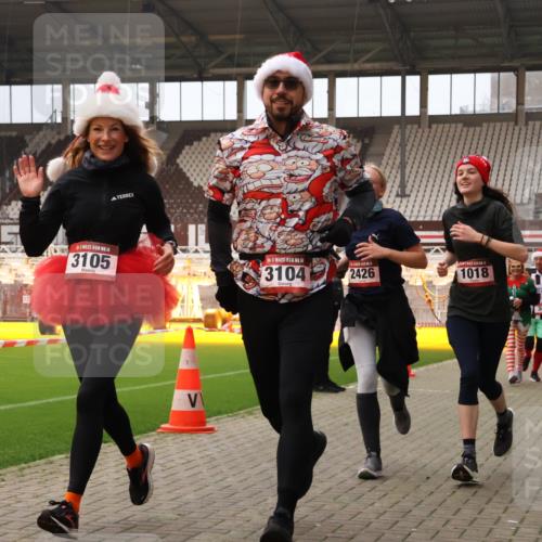 08.12.2024 - St. Pauli X-Mass-Run No. 14 Yannick Fuchs http://msf.ph/oto/7479838 08.12.2024 10:02:52 Ziel 187, 345, 349, 613, 630, 1018, 1275, 2211, 2334, 2371, 2426, 2898, 3104, 3105 meine-sportfotos.de