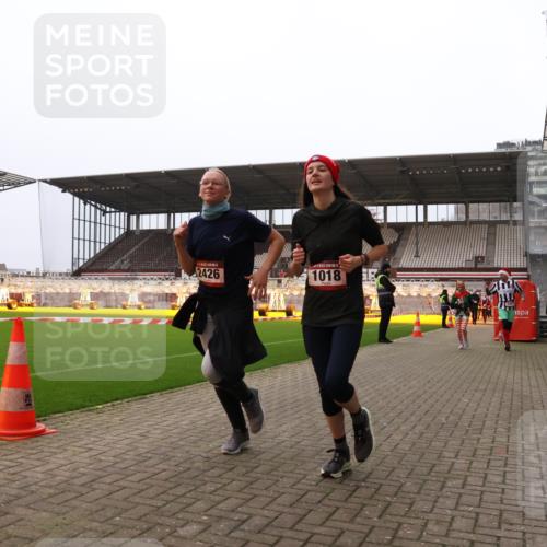 08.12.2024 - St. Pauli X-Mass-Run No. 14 Yannick Fuchs http://msf.ph/oto/7479887 08.12.2024 10:02:54 Ziel 345, 349, 613, 630, 1018, 1219, 1275, 1958, 2211, 2213, 2426, 2898, 3039, 3104, 3105 meine-sportfotos.de