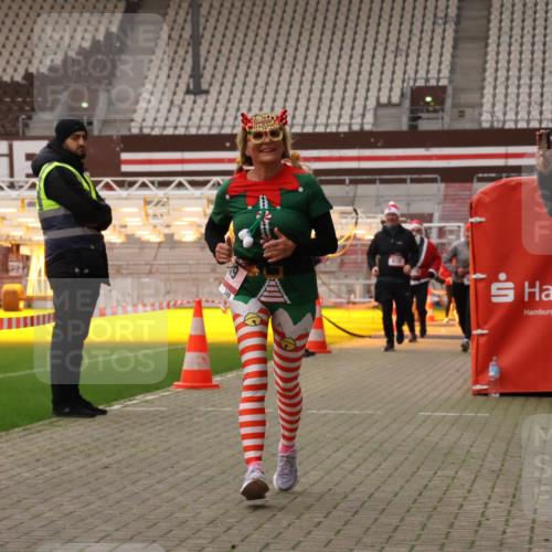 08.12.2024 - St. Pauli X-Mass-Run No. 14 Yannick Fuchs http://msf.ph/oto/7479919 08.12.2024 10:02:55 Ziel 345, 349, 613, 630, 1018, 1219, 1275, 1958, 2213, 2265, 2426, 2898, 3039, 3104, 3105 meine-sportfotos.de