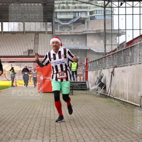 08.12.2024 - St. Pauli X-Mass-Run No. 14 Yannick Fuchs http://msf.ph/oto/7479948 08.12.2024 10:02:57 Ziel 345, 349, 613, 630, 1018, 1219, 1958, 2213, 2265, 2426, 3039, 3104, 3105 meine-sportfotos.de