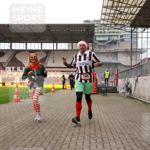 08.12.2024 - St. Pauli X-Mass-Run No. 14 Yannick Fuchs http://msf.ph/oto/7479965 08.12.2024 10:02:57 Ziel 345, 349, 613, 630, 1018, 1219, 1958, 2213, 2265, 2426, 3039, 3104, 3105 meine-sportfotos.de