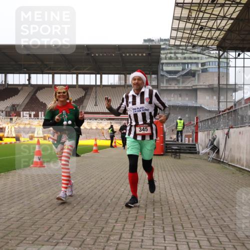 08.12.2024 - St. Pauli X-Mass-Run No. 14 Yannick Fuchs http://msf.ph/oto/7479968 08.12.2024 10:02:57 Ziel 345, 349, 613, 630, 1018, 1219, 1958, 2213, 2265, 2426, 3039, 3104, 3105 meine-sportfotos.de