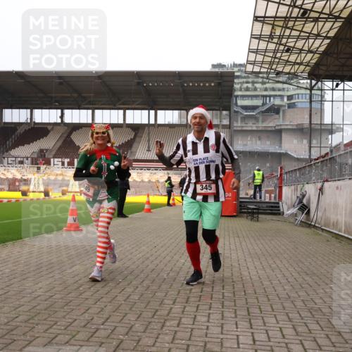 08.12.2024 - St. Pauli X-Mass-Run No. 14 Yannick Fuchs http://msf.ph/oto/7479971 08.12.2024 10:02:57 Ziel 345, 349, 613, 630, 1018, 1219, 1958, 2213, 2265, 2426, 3039, 3104, 3105 meine-sportfotos.de
