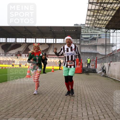 08.12.2024 - St. Pauli X-Mass-Run No. 14 Yannick Fuchs http://msf.ph/oto/7479974 08.12.2024 10:02:57 Ziel 345, 349, 613, 630, 1018, 1219, 1958, 2213, 2265, 2426, 3039, 3104, 3105 meine-sportfotos.de