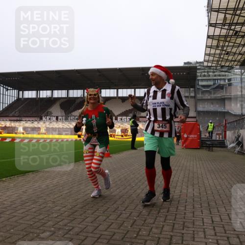 08.12.2024 - St. Pauli X-Mass-Run No. 14 Yannick Fuchs http://msf.ph/oto/7479980 08.12.2024 10:02:58 Ziel 345, 349, 613, 630, 1018, 1219, 1958, 2213, 2265, 2426, 3039, 3104, 3105 meine-sportfotos.de