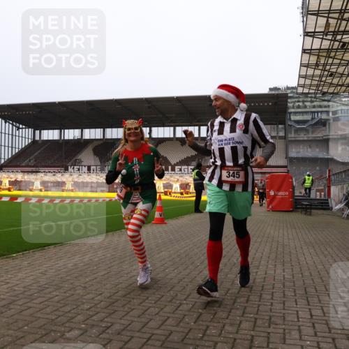 08.12.2024 - St. Pauli X-Mass-Run No. 14 Yannick Fuchs http://msf.ph/oto/7479985 08.12.2024 10:02:58 Ziel 345, 349, 613, 630, 1018, 1219, 1958, 2213, 2265, 2426, 3039, 3104, 3105 meine-sportfotos.de