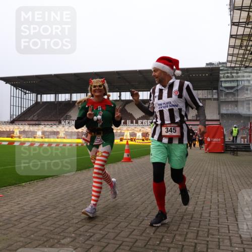 08.12.2024 - St. Pauli X-Mass-Run No. 14 Yannick Fuchs http://msf.ph/oto/7479992 08.12.2024 10:02:58 Ziel 345, 349, 613, 630, 1018, 1219, 1958, 2213, 2265, 2426, 3039, 3104, 3105 meine-sportfotos.de
