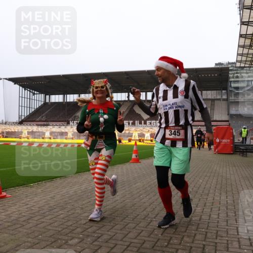 08.12.2024 - St. Pauli X-Mass-Run No. 14 Yannick Fuchs http://msf.ph/oto/7479995 08.12.2024 10:02:58 Ziel 345, 349, 613, 630, 1018, 1219, 1958, 2213, 2265, 2426, 3039, 3104, 3105 meine-sportfotos.de