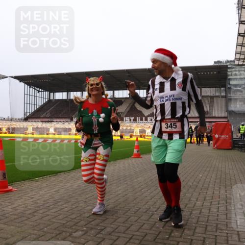 08.12.2024 - St. Pauli X-Mass-Run No. 14 Yannick Fuchs http://msf.ph/oto/7479998 08.12.2024 10:02:58 Ziel 345, 349, 613, 630, 1018, 1219, 1958, 2213, 2265, 2426, 3039, 3104, 3105 meine-sportfotos.de