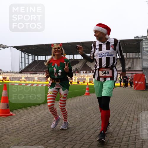 08.12.2024 - St. Pauli X-Mass-Run No. 14 Yannick Fuchs http://msf.ph/oto/7480002 08.12.2024 10:02:58 Ziel 345, 349, 613, 630, 1018, 1219, 1958, 2213, 2265, 2426, 3039, 3104, 3105 meine-sportfotos.de