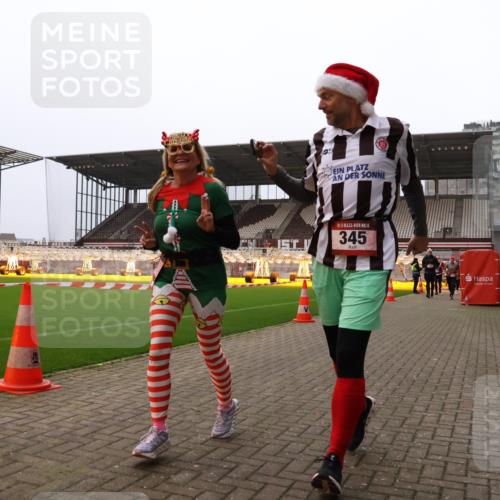 08.12.2024 - St. Pauli X-Mass-Run No. 14 Yannick Fuchs http://msf.ph/oto/7480005 08.12.2024 10:02:58 Ziel 345, 349, 613, 630, 1018, 1219, 1958, 2213, 2265, 2426, 3039, 3104, 3105 meine-sportfotos.de