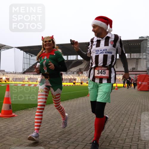 08.12.2024 - St. Pauli X-Mass-Run No. 14 Yannick Fuchs http://msf.ph/oto/7480007 08.12.2024 10:02:58 Ziel 345, 349, 613, 630, 1018, 1219, 1958, 2213, 2265, 2426, 3039, 3104, 3105 meine-sportfotos.de