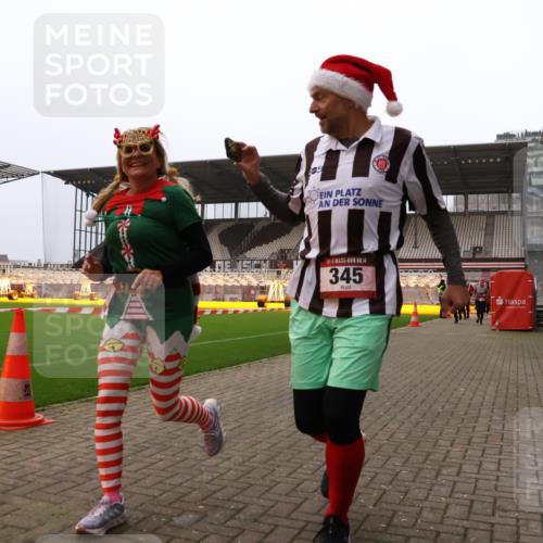 08.12.2024 - St. Pauli X-Mass-Run No. 14 Yannick Fuchs http://msf.ph/oto/7480011 08.12.2024 10:02:58 Ziel 345, 349, 613, 630, 1018, 1219, 1958, 2213, 2265, 2426, 3039, 3104, 3105 meine-sportfotos.de