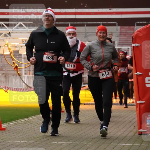 08.12.2024 - St. Pauli X-Mass-Run No. 14 Yannick Fuchs http://msf.ph/oto/7480017 08.12.2024 10:03:00 Ziel 345, 349, 613, 630, 1018, 1219, 1958, 2213, 2265, 2426, 3039, 3104, 3105 meine-sportfotos.de