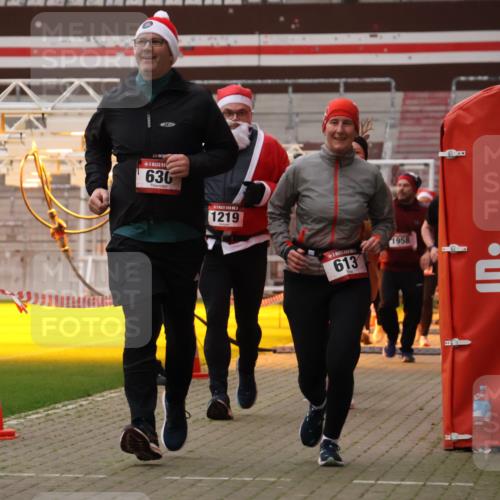 08.12.2024 - St. Pauli X-Mass-Run No. 14 Yannick Fuchs http://msf.ph/oto/7480023 08.12.2024 10:03:00 Ziel 345, 349, 613, 630, 1018, 1219, 1958, 2213, 2265, 2426, 3039, 3104, 3105 meine-sportfotos.de