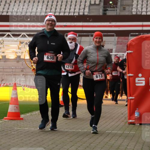 08.12.2024 - St. Pauli X-Mass-Run No. 14 Yannick Fuchs http://msf.ph/oto/7480031 08.12.2024 10:03:01 Ziel 345, 349, 613, 630, 1018, 1219, 1958, 2213, 2265, 2426, 3039, 3104, 3105 meine-sportfotos.de