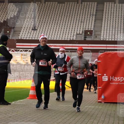 08.12.2024 - St. Pauli X-Mass-Run No. 14 Yannick Fuchs http://msf.ph/oto/7480042 08.12.2024 10:03:02 Ziel 253, 345, 349, 613, 630, 1018, 1219, 1385, 1958, 2213, 2265, 2426, 3039 meine-sportfotos.de