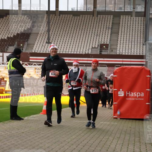 08.12.2024 - St. Pauli X-Mass-Run No. 14 Yannick Fuchs http://msf.ph/oto/7480049 08.12.2024 10:03:02 Ziel 253, 345, 349, 613, 630, 1018, 1219, 1385, 1958, 2213, 2265, 2426, 3039 meine-sportfotos.de