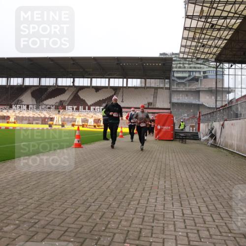 08.12.2024 - St. Pauli X-Mass-Run No. 14 Yannick Fuchs http://msf.ph/oto/7480062 08.12.2024 10:03:03 Ziel 253, 345, 349, 613, 630, 1219, 1385, 1958, 2213, 2265, 3039 meine-sportfotos.de