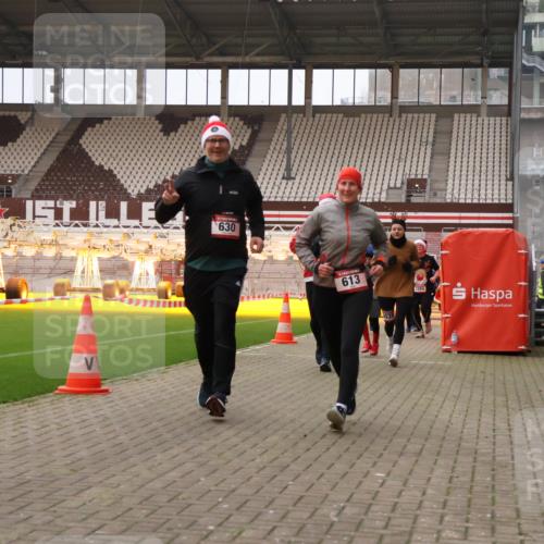 08.12.2024 - St. Pauli X-Mass-Run No. 14 Yannick Fuchs http://msf.ph/oto/7480079 08.12.2024 10:03:04 Ziel 253, 345, 349, 613, 630, 1219, 1385, 1958, 2213, 2265, 3039 meine-sportfotos.de