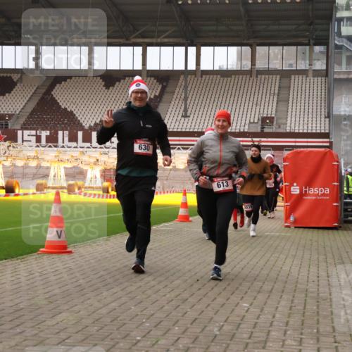08.12.2024 - St. Pauli X-Mass-Run No. 14 Yannick Fuchs http://msf.ph/oto/7480083 08.12.2024 10:03:04 Ziel 253, 345, 349, 613, 630, 1219, 1385, 1958, 2213, 2265, 3039 meine-sportfotos.de
