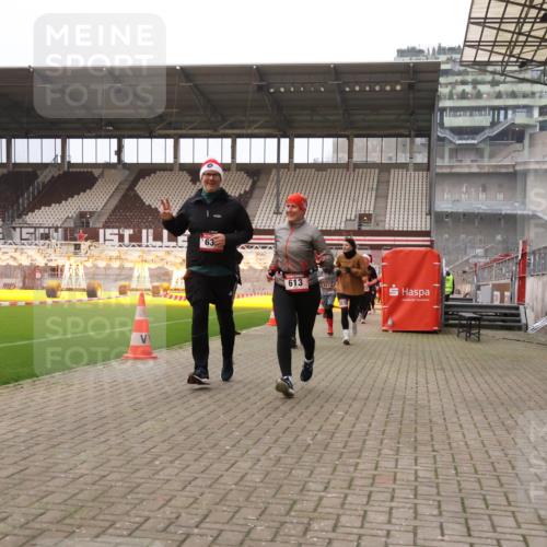 08.12.2024 - St. Pauli X-Mass-Run No. 14 Yannick Fuchs http://msf.ph/oto/7480087 08.12.2024 10:03:04 Ziel 253, 345, 349, 613, 630, 1219, 1385, 1958, 2213, 2265, 3039 meine-sportfotos.de