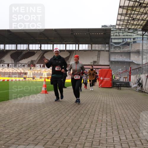 08.12.2024 - St. Pauli X-Mass-Run No. 14 Yannick Fuchs http://msf.ph/oto/7480098 08.12.2024 10:03:04 Ziel 253, 345, 349, 613, 630, 1219, 1385, 1958, 2213, 2265, 3039 meine-sportfotos.de