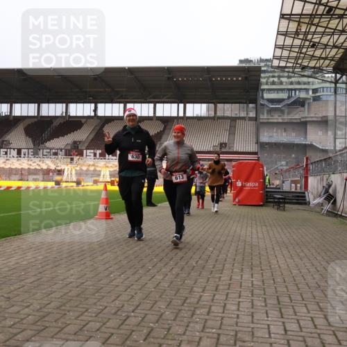 08.12.2024 - St. Pauli X-Mass-Run No. 14 Yannick Fuchs http://msf.ph/oto/7480102 08.12.2024 10:03:04 Ziel 253, 345, 349, 613, 630, 1219, 1385, 1958, 2213, 2265, 3039 meine-sportfotos.de