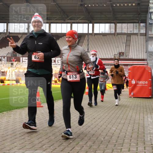 08.12.2024 - St. Pauli X-Mass-Run No. 14 Yannick Fuchs http://msf.ph/oto/7480113 08.12.2024 10:03:05 Ziel 253, 345, 349, 406, 613, 630, 1219, 1385, 1958, 2213, 2265, 3039 meine-sportfotos.de