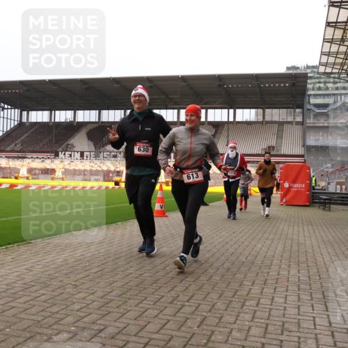 08.12.2024 - St. Pauli X-Mass-Run No. 14 Yannick Fuchs http://msf.ph/oto/7480116 08.12.2024 10:03:05 Ziel 253, 345, 349, 406, 613, 630, 1219, 1385, 1958, 2213, 2265, 3039 meine-sportfotos.de