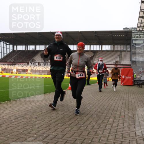 08.12.2024 - St. Pauli X-Mass-Run No. 14 Yannick Fuchs http://msf.ph/oto/7480122 08.12.2024 10:03:05 Ziel 253, 345, 349, 406, 613, 630, 1219, 1385, 1958, 2213, 2265, 3039 meine-sportfotos.de
