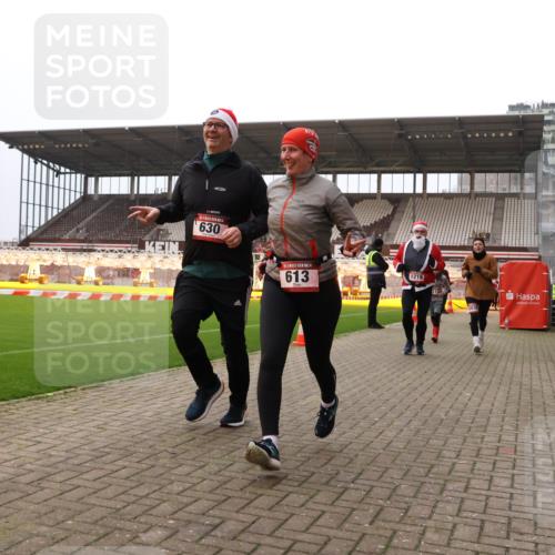 08.12.2024 - St. Pauli X-Mass-Run No. 14 Yannick Fuchs http://msf.ph/oto/7480132 08.12.2024 10:03:05 Ziel 253, 345, 349, 406, 613, 630, 1219, 1385, 1958, 2213, 2265, 3039 meine-sportfotos.de