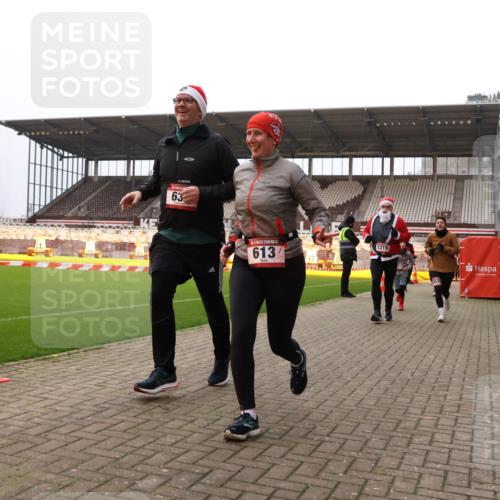 08.12.2024 - St. Pauli X-Mass-Run No. 14 Yannick Fuchs http://msf.ph/oto/7480135 08.12.2024 10:03:06 Ziel 253, 345, 349, 406, 613, 630, 809, 1219, 1385, 1958, 2213, 2265, 3039 meine-sportfotos.de