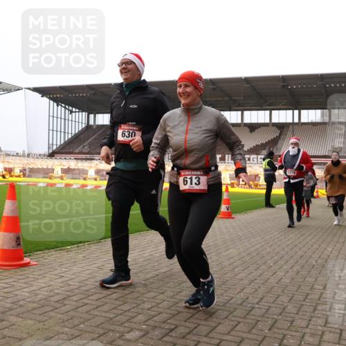 08.12.2024 - St. Pauli X-Mass-Run No. 14 Yannick Fuchs http://msf.ph/oto/7480143 08.12.2024 10:03:06 Ziel 253, 345, 349, 406, 613, 630, 809, 1219, 1385, 1958, 2213, 2265, 3039 meine-sportfotos.de