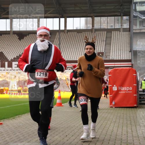 08.12.2024 - St. Pauli X-Mass-Run No. 14 Yannick Fuchs http://msf.ph/oto/7480163 08.12.2024 10:03:07 Ziel 253, 345, 349, 406, 613, 630, 809, 1219, 1385, 1958, 2213, 2265, 3039 meine-sportfotos.de