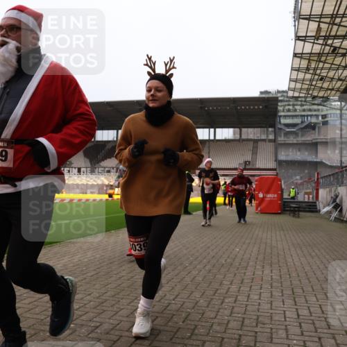 08.12.2024 - St. Pauli X-Mass-Run No. 14 Yannick Fuchs http://msf.ph/oto/7480207 08.12.2024 10:03:09 Ziel 253, 406, 613, 630, 809, 1219, 1385, 1958, 2213, 2265, 3039 meine-sportfotos.de