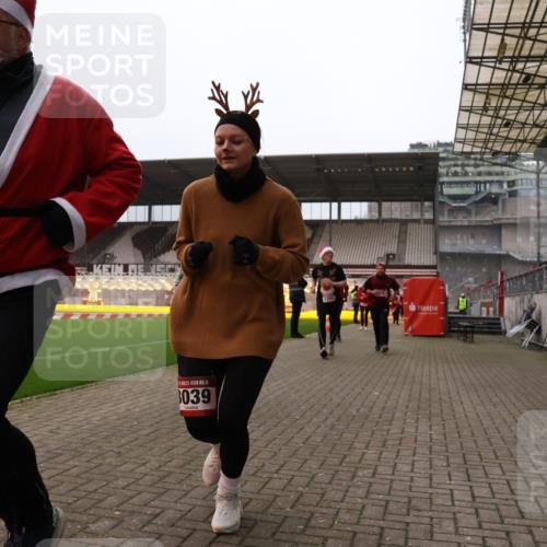 08.12.2024 - St. Pauli X-Mass-Run No. 14 Yannick Fuchs http://msf.ph/oto/7480209 08.12.2024 10:03:09 Ziel 253, 406, 613, 630, 809, 1219, 1385, 1958, 2213, 2265, 3039 meine-sportfotos.de