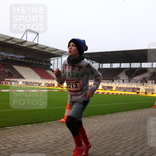08.12.2024 - St. Pauli X-Mass-Run No. 14 Yannick Fuchs http://msf.ph/oto/7480216 08.12.2024 10:03:10 Ziel 253, 406, 613, 630, 809, 1219, 1385, 1958, 2213, 2265, 3039 meine-sportfotos.de
