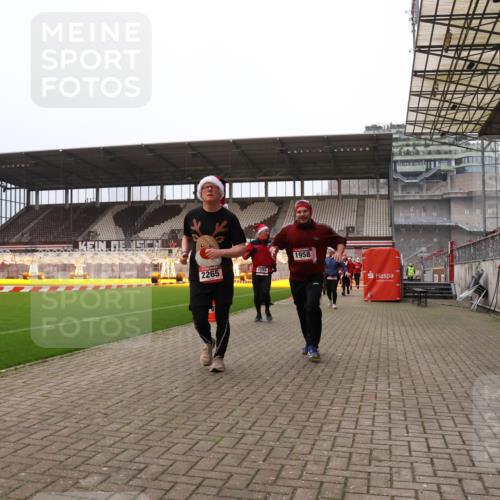 08.12.2024 - St. Pauli X-Mass-Run No. 14 Yannick Fuchs http://msf.ph/oto/7480233 08.12.2024 10:03:11 Ziel 253, 406, 613, 630, 809, 1219, 1385, 1958, 2213, 2265, 3039 meine-sportfotos.de