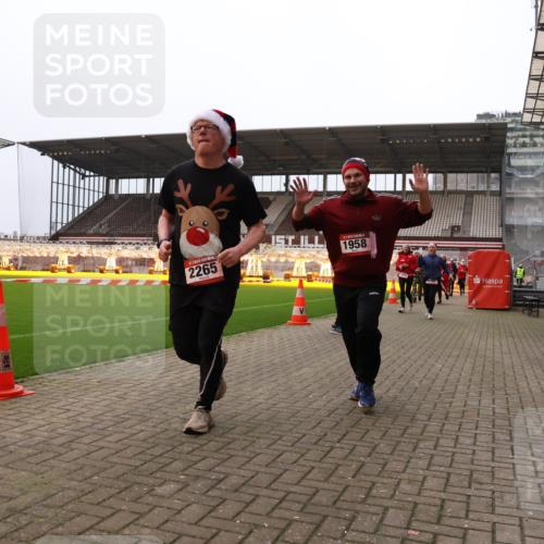 08.12.2024 - St. Pauli X-Mass-Run No. 14 Yannick Fuchs http://msf.ph/oto/7480237 08.12.2024 10:03:11 Ziel 253, 406, 613, 630, 809, 1219, 1385, 1958, 2213, 2265, 3039 meine-sportfotos.de