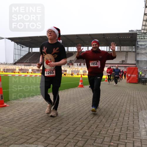08.12.2024 - St. Pauli X-Mass-Run No. 14 Yannick Fuchs http://msf.ph/oto/7480240 08.12.2024 10:03:12 Ziel 253, 406, 613, 630, 809, 1219, 1385, 1958, 2213, 2265, 3039 meine-sportfotos.de