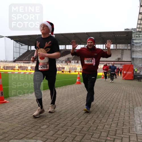 08.12.2024 - St. Pauli X-Mass-Run No. 14 Yannick Fuchs http://msf.ph/oto/7480243 08.12.2024 10:03:12 Ziel 253, 406, 613, 630, 809, 1219, 1385, 1958, 2213, 2265, 3039 meine-sportfotos.de