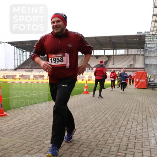 08.12.2024 - St. Pauli X-Mass-Run No. 14 Yannick Fuchs http://msf.ph/oto/7480262 08.12.2024 10:03:12 Ziel 253, 406, 613, 630, 809, 1219, 1385, 1958, 2213, 2265, 3039 meine-sportfotos.de